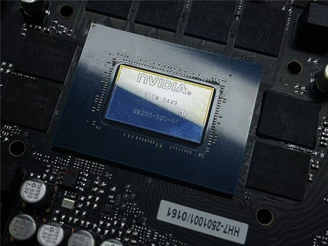 影驰 GeForce RTX 5070 Ti 金属大师 OC评测：DLSS 4超强发挥