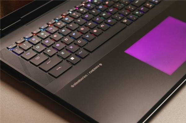 微星泰坦18 Ultra/Pro新品游戏本预约：Ultra 9+RTX5090旗舰登陆