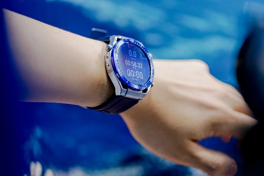 1742726207444754.png HUAWEI WATCH Ultimate非凡探索系列瞩目亮相2025上海国际潜水展,科技赋能极境探索
