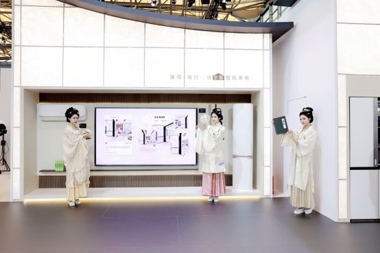 2025 AWE海信璀璨精彩绽放，四款产品荣膺艾普兰奖诠释东方美学新高度