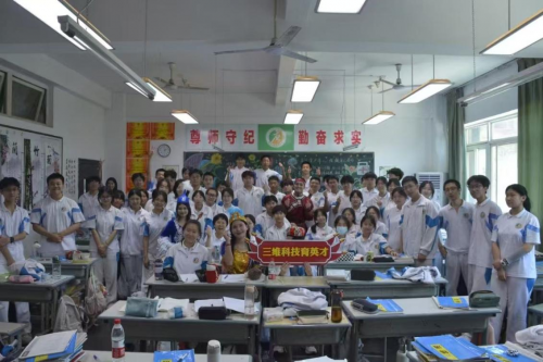 行走的思政课：西理工学子深入开展中华民族共同体意识宣传教育