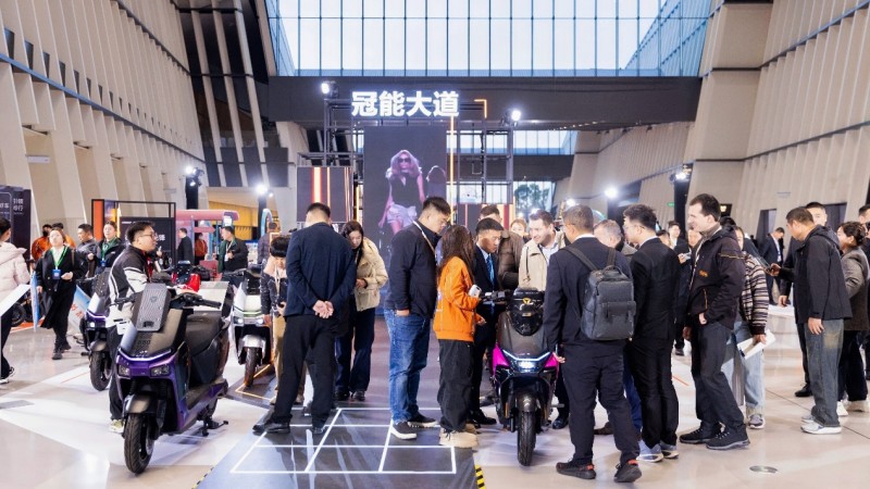 高价回收备案域名:Z世代“收割机”!新国标洗牌期,雅迪凭啥让年轻人持续“上头”?插图2 Z世代“收割机”!新国标洗牌期,雅迪凭啥让年轻人持续“上头”?