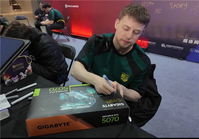 高价回收备案域名:技嘉鼎力赞助值得买电竞节,护航CS2精英挑战赛插图2 技嘉鼎力赞助值得买电竞节,护航CS2精英挑战赛