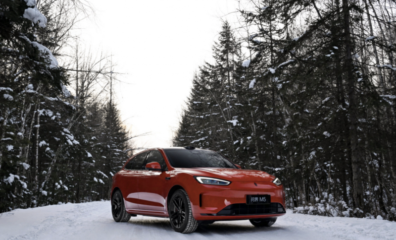 告别冬季出行焦虑：问界新M5 Ultra以硬核科技守护，限时享37000元权益