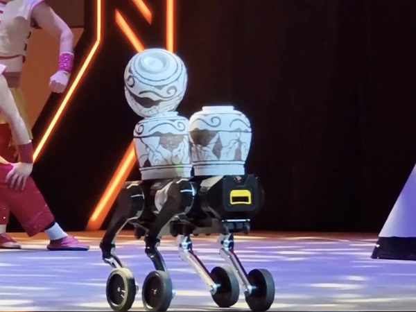 高价回收备案域名:山东省机器人春晚我们来了!本末科技D1登场,模块化+群控技术解锁极致灵活插图1 山东省机器人春晚我们来了!本末科技D1登场,模块化+群控技术解锁极致灵活