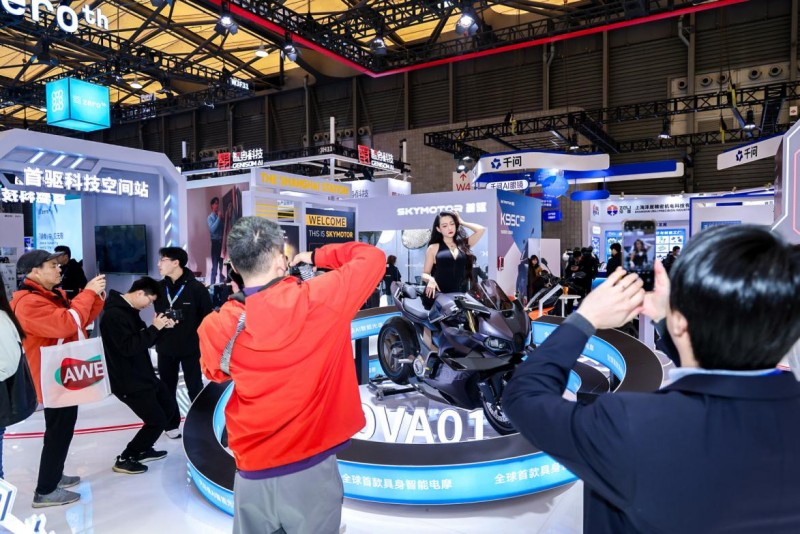 全栈自研技术集结 首秀AWE首驱科技发布两轮出行产业升级的“AI答案”