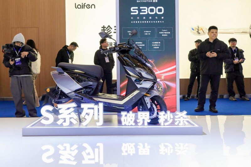 全栈自研技术集结 首秀AWE首驱科技发布两轮出行产业升级的“AI答案”