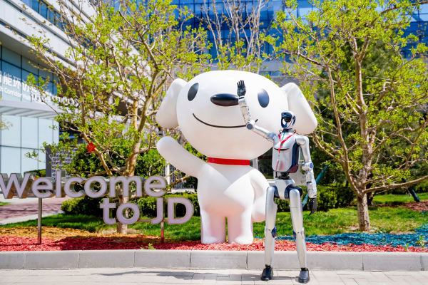 京东与荣耀签署战略合作协议 明确未来三年全渠道销售额破千亿目标