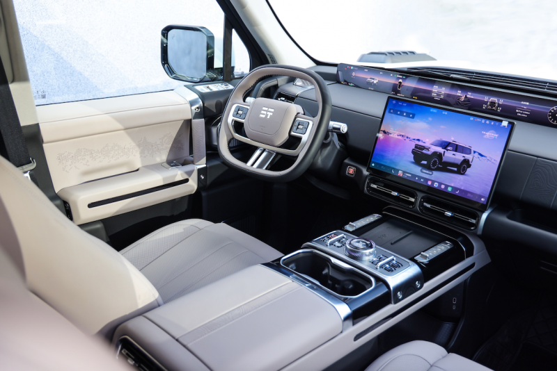 高价回收备案域名:中国原厂改装新高度,纵横G700顶火鸣镝版配置解析插图4 中国原厂改装新高度,纵横G700顶火鸣镝版配置解析